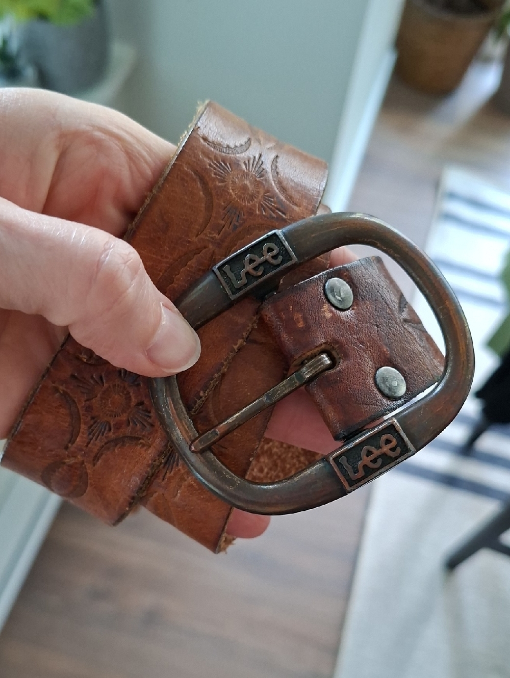 Lee Jeans Vintage Tan Brass Buckle Western/Boho Embossed Leather Belt (Size XS)